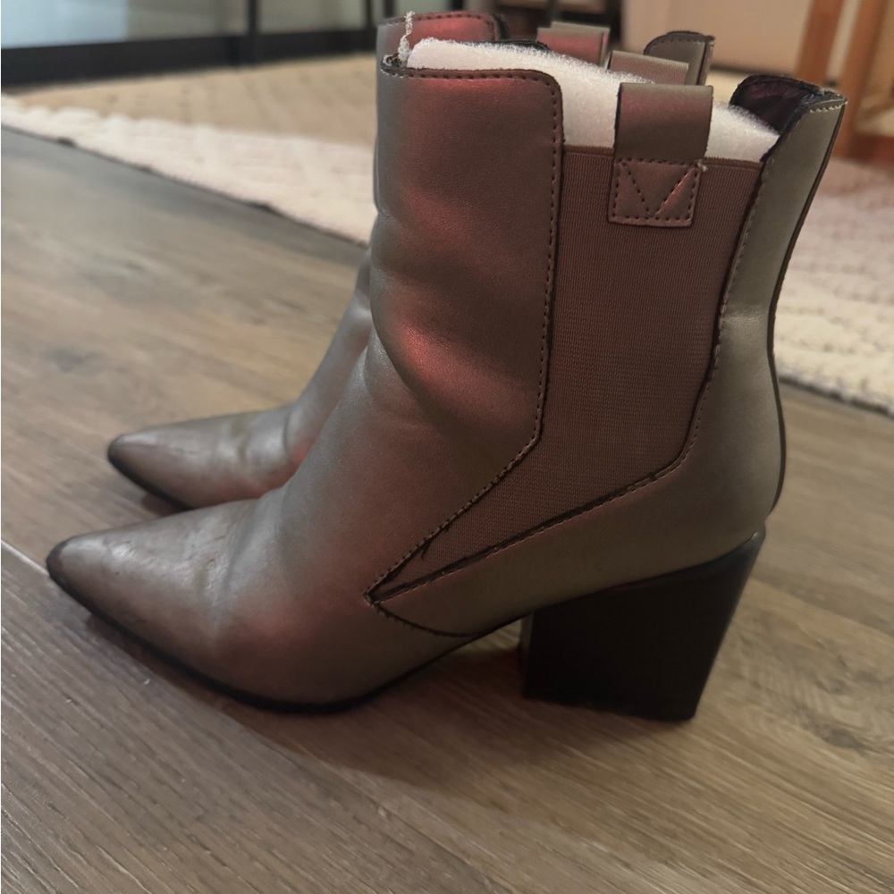 KENDALL + KYLIE Ankle Boots 
Size 6